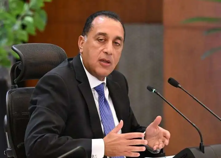 اليوم ممكن يكون يومين.. توضيح هام من مجلس الوزراء بشأن تطبيق العمل “أونلاين”