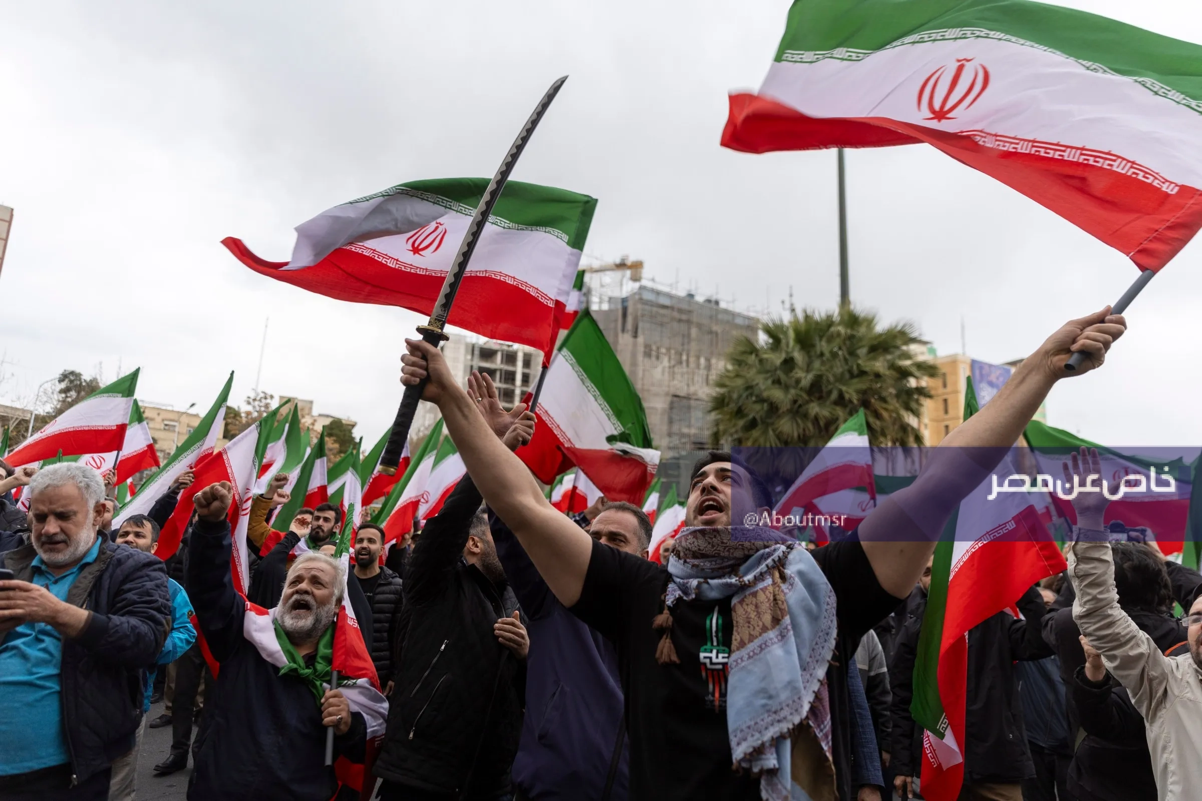 شبكة المصالح الخفية.. كيف يحمي نظام إيران نفسه من السقوط رغم الحرب؟