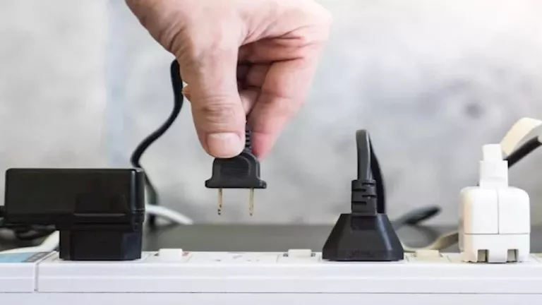 شد الفيشة فورًا.. أجهزة تسحب كهرباء حتى وهي مغلقة